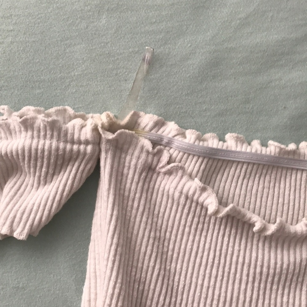 White Ruffle Ribbed Crop Top - Picture 2 of 4